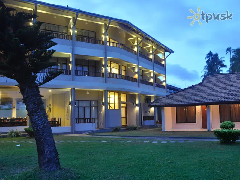 Фото отеля Laya Beach 3* Ваддува Шри-Ланка экстерьер и бассейны