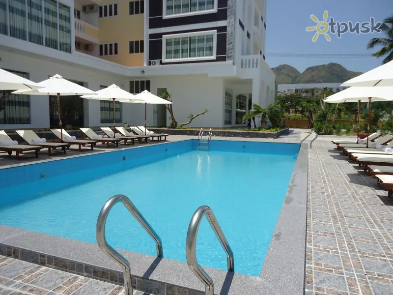 Фото отеля Chau Loan Hotel 3* Нячанг В'єтнам екстер'єр та басейни