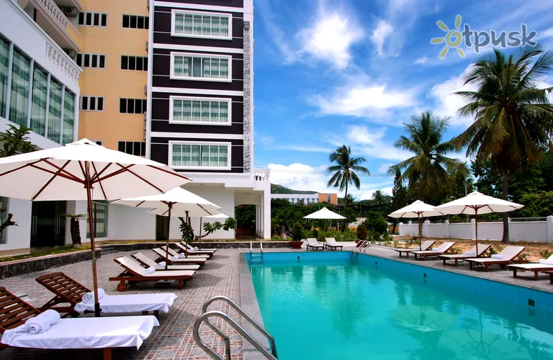 Фото отеля Chau Loan Hotel 3* Нячанг В'єтнам екстер'єр та басейни