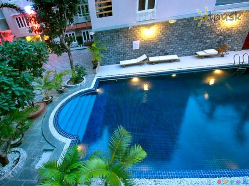 Фото отеля Luxury Nha Trang Hotel 3* Нячанг В'єтнам екстер'єр та басейни