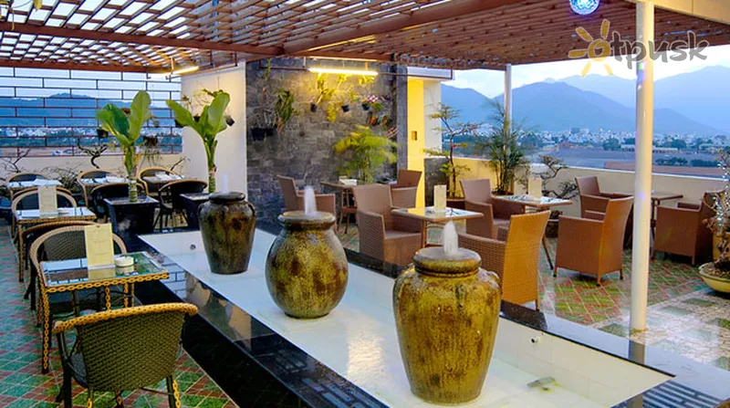 Фото отеля Victorian Nha Trang Hotel 3* Нячанг В'єтнам бари та ресторани