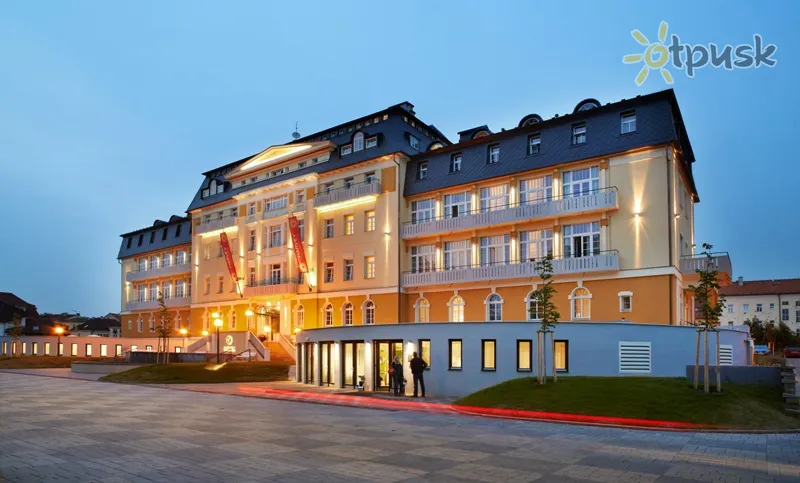 Фото отеля Harvey Spa & Kur Hotel 4* Frantiskove Lazne Čehu ārpuse un baseini