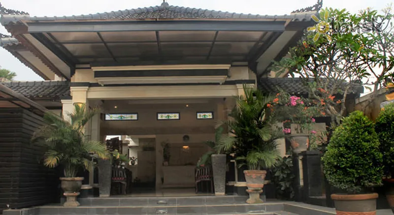 Фото отеля The Batu Belig Hotel & Spa 3* Семиньяк (о. Бали) Индонезия экстерьер и бассейны