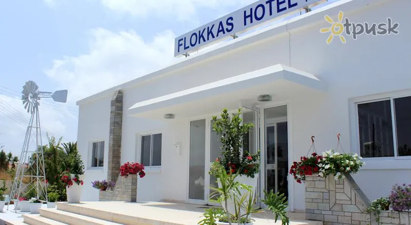 Фото отеля Flokkas Hotel Apartments 3* Protaras Kipra ārpuse un baseini