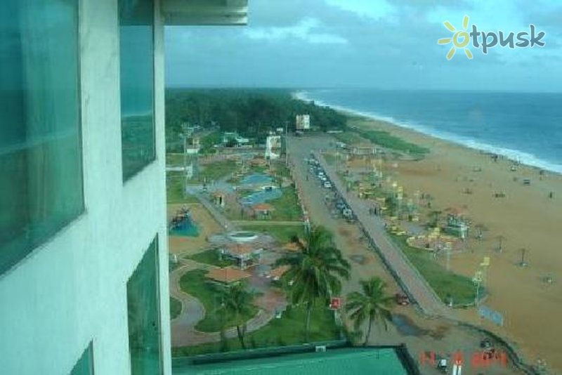 Фото отеля The Quilon Beach Hotel 5* Керала Индия экстерьер и бассейны