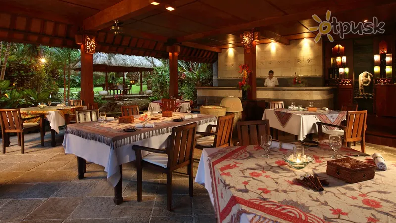 Фото отеля Warwick Ibah Luxury Villas 5* Ubuda (Bali) Indonēzija bāri un restorāni