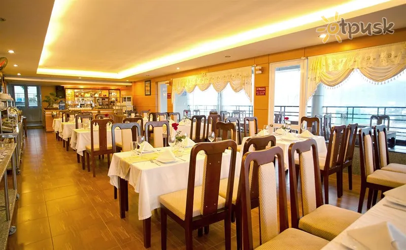 Фото отеля Nhat Thanh Hotel 3* Нячанг В'єтнам бари та ресторани