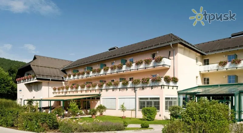 Фото отеля Sonnenhotel Hafnersee 4* Каринтия Австрия экстерьер и бассейны