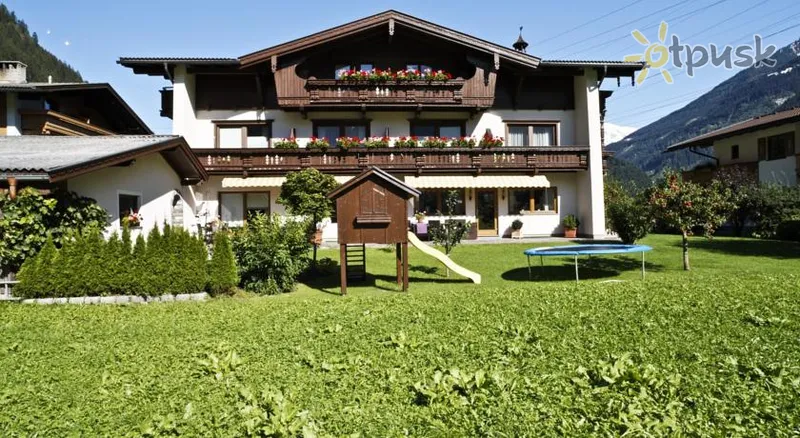 Фото отеля Oblasser Gastehaus 3* Mayrhofenas Austrija išorė ir baseinai