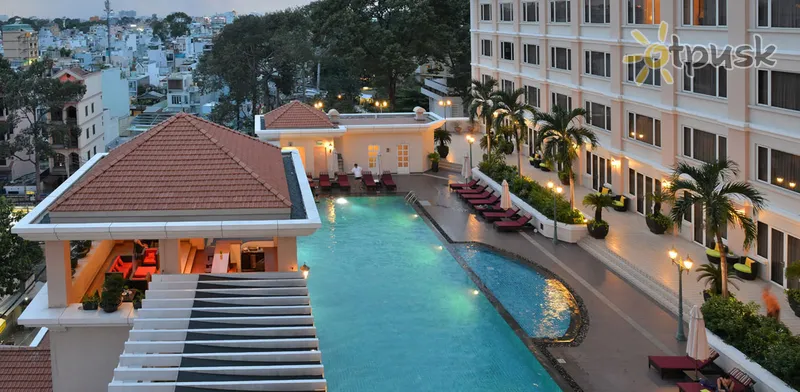 Фото отеля Equatorial Ho Chi Minh City Hotel 5* Хошимин Вьетнам экстерьер и бассейны