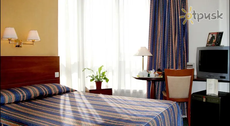 Фото отеля Kyriad Prestige Paris le 209 3* Париж Франция