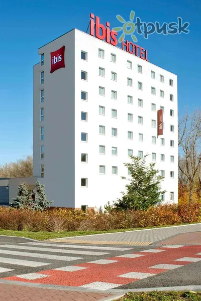 Фото отеля ibis Warszawa Ostrobramska Hotel 2* Varšava Polija ārpuse un baseini