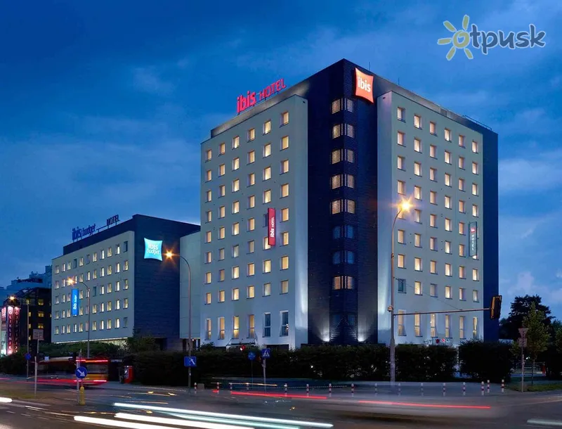 Фото отеля ibis Warszawa Reduta Hotel 2* Варшава Польша экстерьер и бассейны
