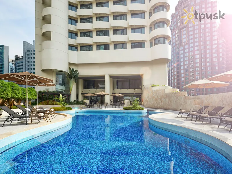 Фото отеля Novotel Kuala Lumpur City Center 4* Куала-Лумпур Малайзия экстерьер и бассейны