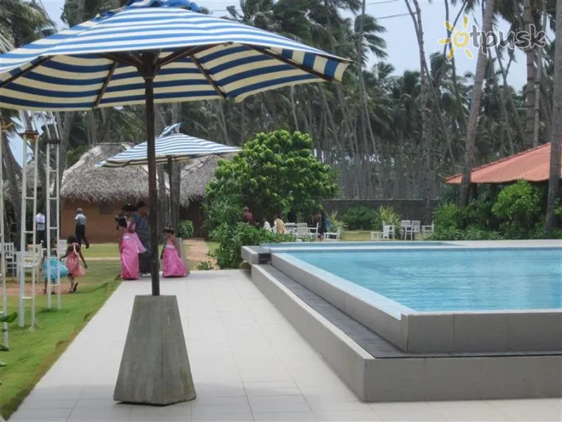 Фото отеля Saffron Beach Hotel 2* Ваддува Шри-Ланка экстерьер и бассейны