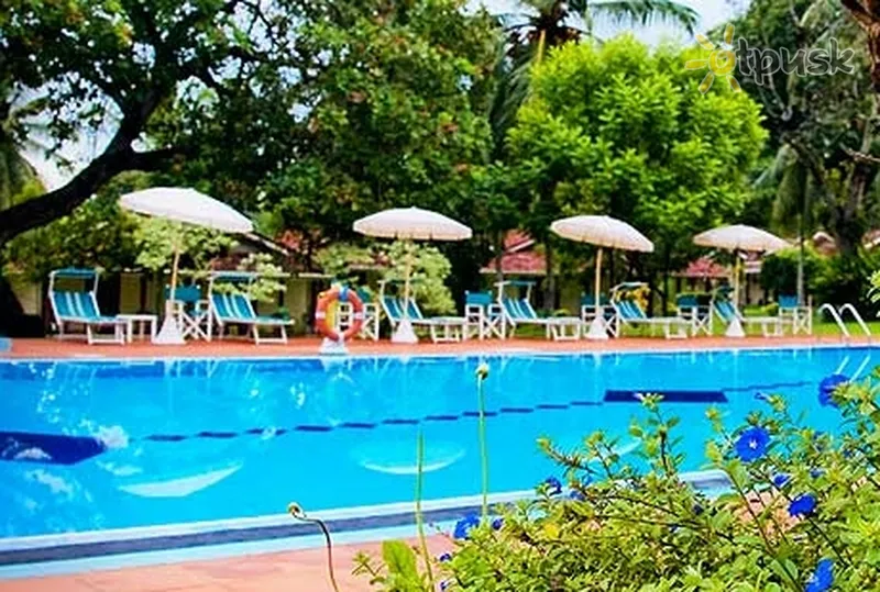 Фото отеля Tamarind Tree Hotel 3* Негомбо Шри-Ланка экстерьер и бассейны