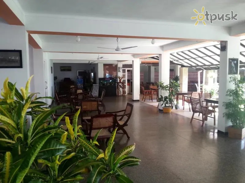 Фото отеля Topaz Beach Hotel 2* Негомбо Шри-Ланка лобби и интерьер