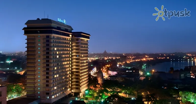 Фото отеля Hilton Colombo 5* Коломбо Шри-Ланка экстерьер и бассейны