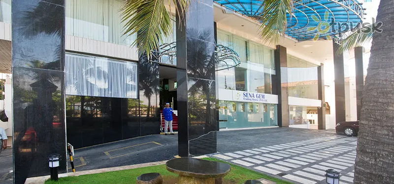 Фото отеля Global Towers Hotel & Apartments 4* Коломбо Шрі Ланка екстер'єр та басейни