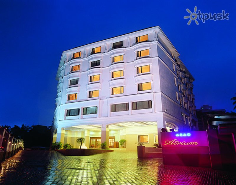 Фото отеля Abad Atrium Hotel 3* Керала Индия экстерьер и бассейны