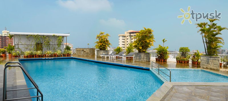 Фото отеля Abad Plaza Hotel 3* Kerala Indija ārpuse un baseini