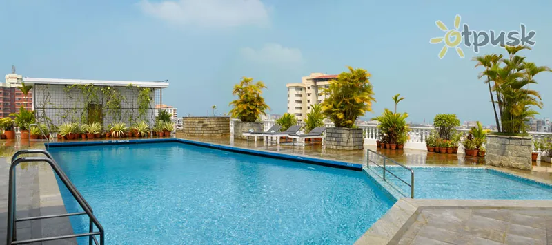 Фото отеля Abad Plaza Hotel 3* Kerala Indija ārpuse un baseini