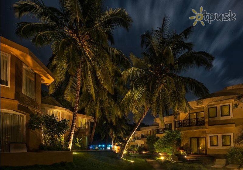 Фото отеля Whispering Palms Beach Resort 4* Северный Гоа Индия экстерьер и бассейны