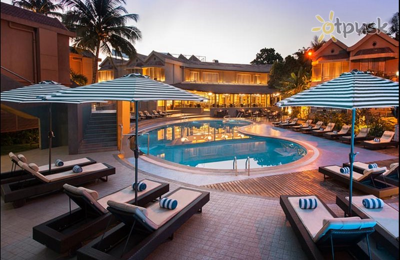 Фото отеля Whispering Palms Beach Resort 4* Северный Гоа Индия экстерьер и бассейны
