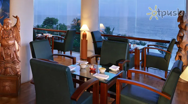 Фото отеля Turtle on the Beach Kovalam 5* Керала Індія бари та ресторани