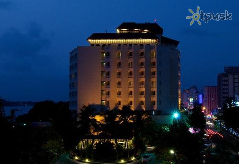 Фото отеля The Gateway Hotel Marine Drive Ernakulam 5* Керала Индия экстерьер и бассейны