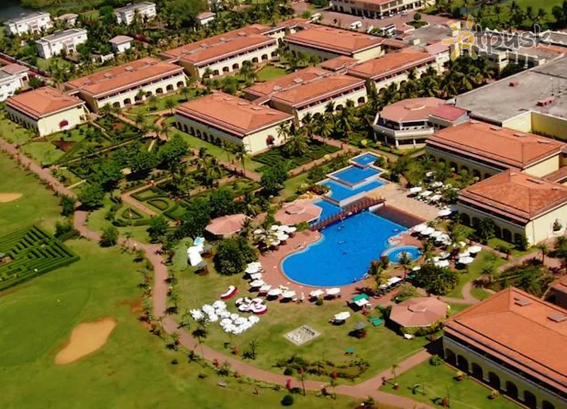 Фото отеля The Lalit Golf & Spa Resort Goa 5* Южный Гоа Индия экстерьер и бассейны