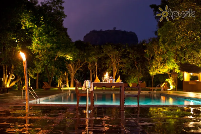 Фото отеля Sigiriya Hotel 3* Дамбулла Шри-Ланка экстерьер и бассейны