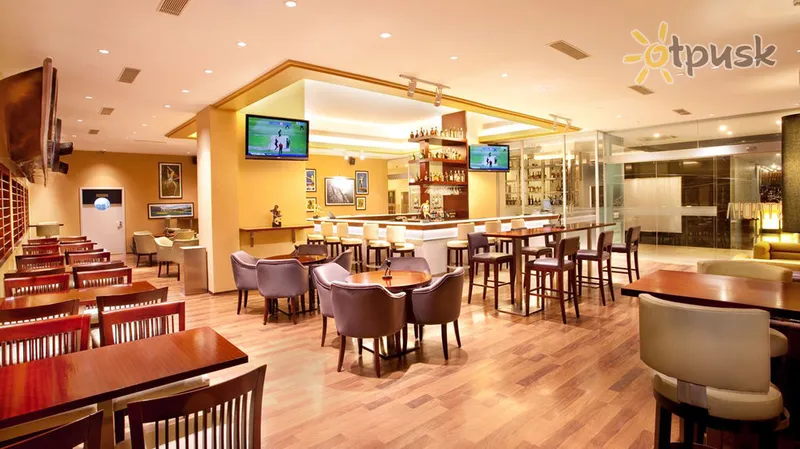 Фото отеля Holiday Inn Cochin 5* Kerala Indija barai ir restoranai
