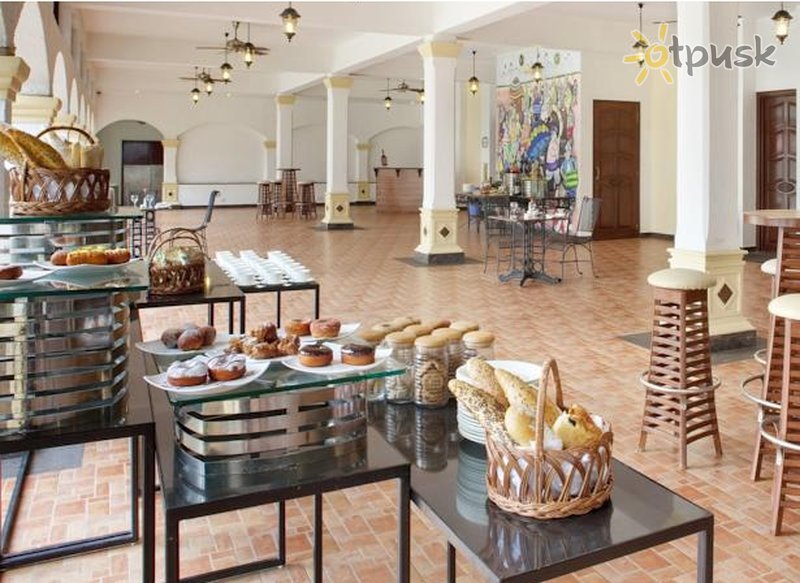 Фото отеля Holiday Inn Resort 5* Южный Гоа Индия бары и рестораны