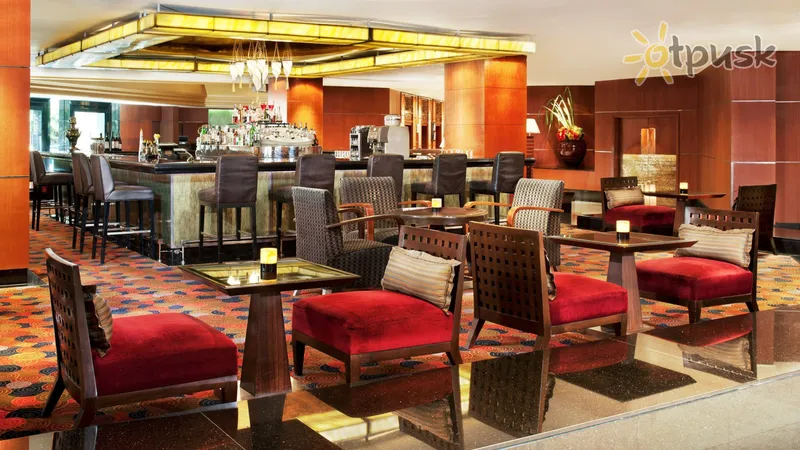 Фото отеля Royal Orchid Sheraton Hotel & Towers 5* Бангкок Таиланд бары и рестораны