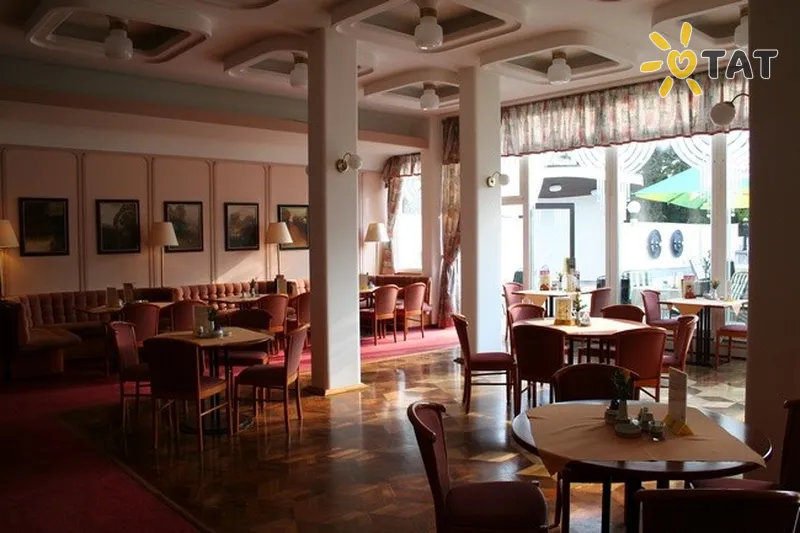 Фото отеля Golf Parkhotel 4* Маріанське-Лазне Чехія бари та ресторани