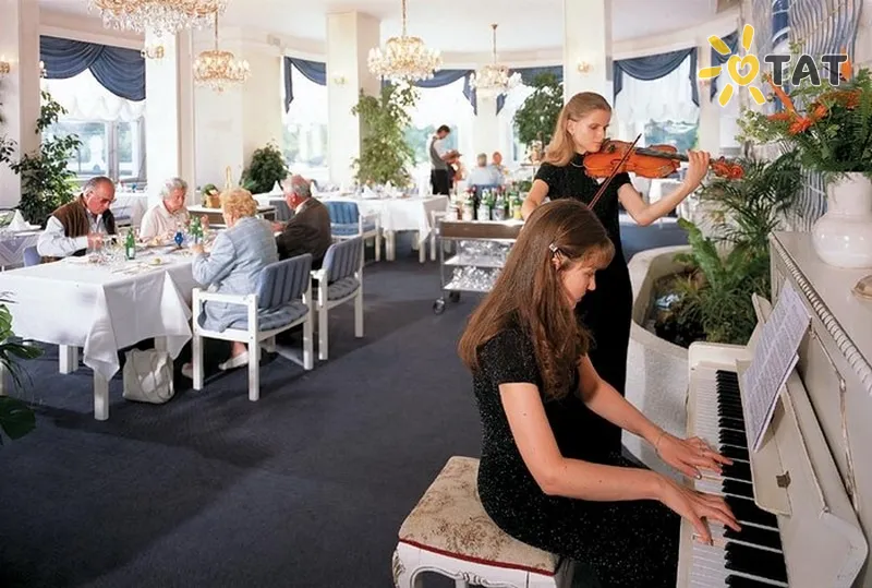 Фото отеля Golf Parkhotel 4* Маріанське-Лазне Чехія бари та ресторани
