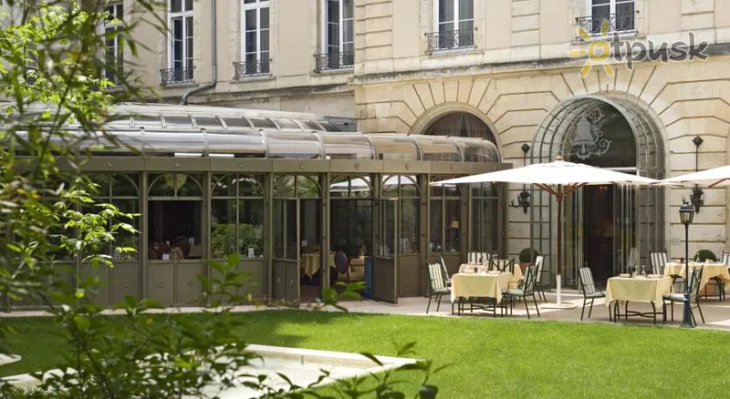 Фото отеля La Cloche 5* Бургундія Франція екстер'єр та басейни