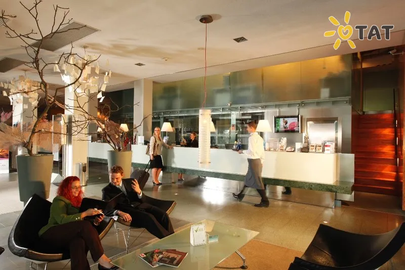 Фото отеля Holiday Inn Prague Congress Centre 4* Прага Чехія лобі та інтер'єр