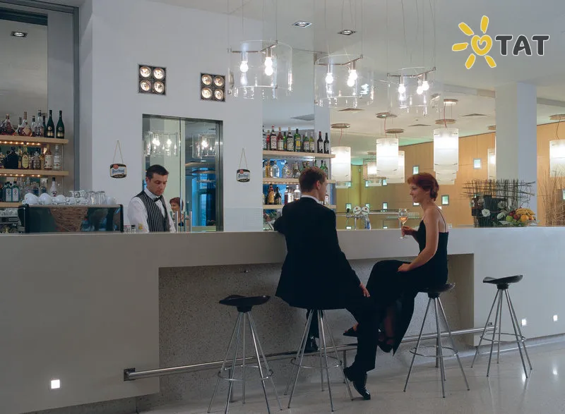 Фото отеля Holiday Inn Prague Congress Centre 4* Прага Чехія бари та ресторани