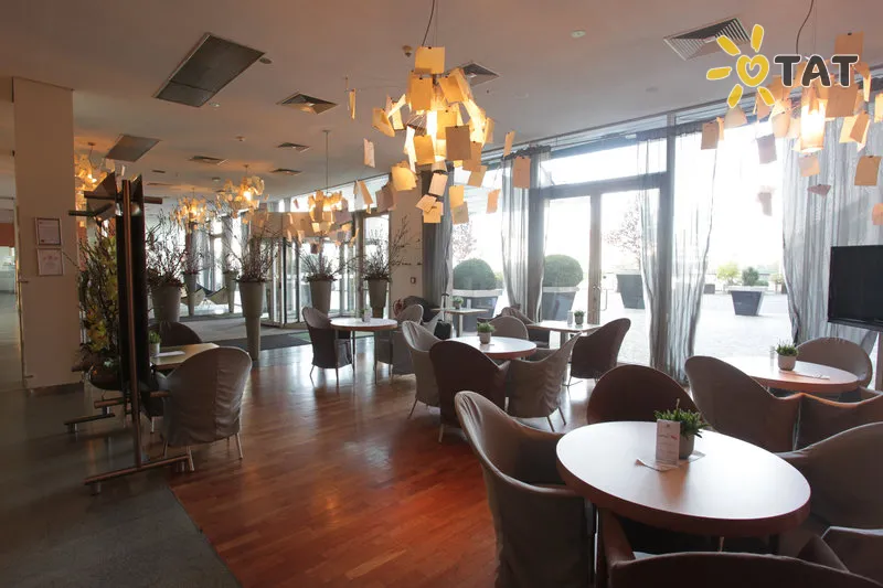 Фото отеля Holiday Inn Prague Congress Centre 4* Прага Чехія бари та ресторани