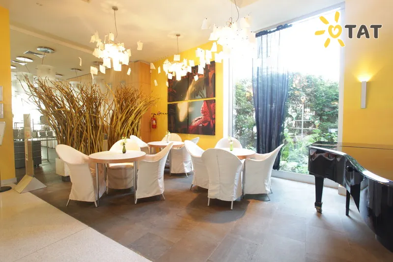 Фото отеля Holiday Inn Prague Congress Centre 4* Прага Чехія лобі та інтер'єр