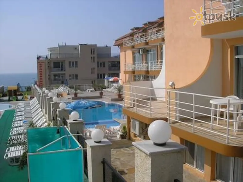 Фото отеля Santorini Family Hotel 3* Святий Влас Болгарія екстер'єр та басейни