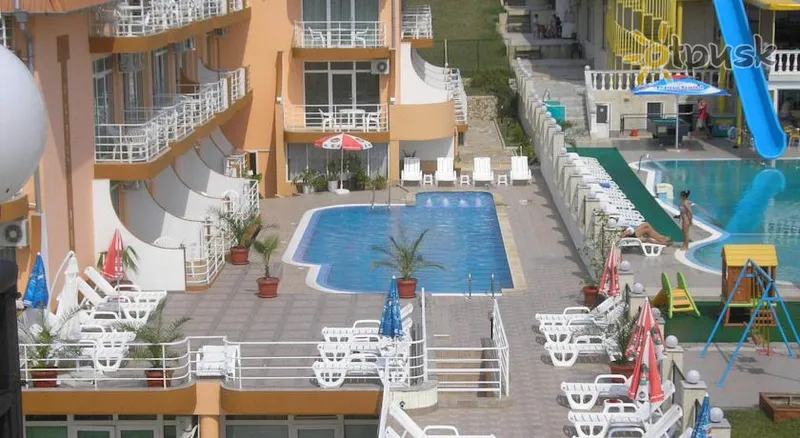 Фото отеля Santorini Family Hotel 3* Святий Влас Болгарія екстер'єр та басейни