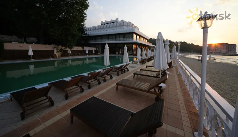Фото отеля The Palace Hotel 5* Saulėta diena Bulgarija išorė ir baseinai