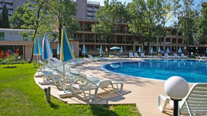 Фото отеля Yunona Hotel 3* Saulainā pludmale Bulgārija ārpuse un baseini
