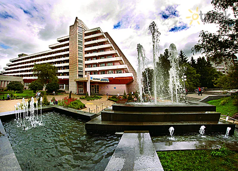 Фото отеля Дніпро-Бескид 2* Трускавець Україна екстер'єр та басейни