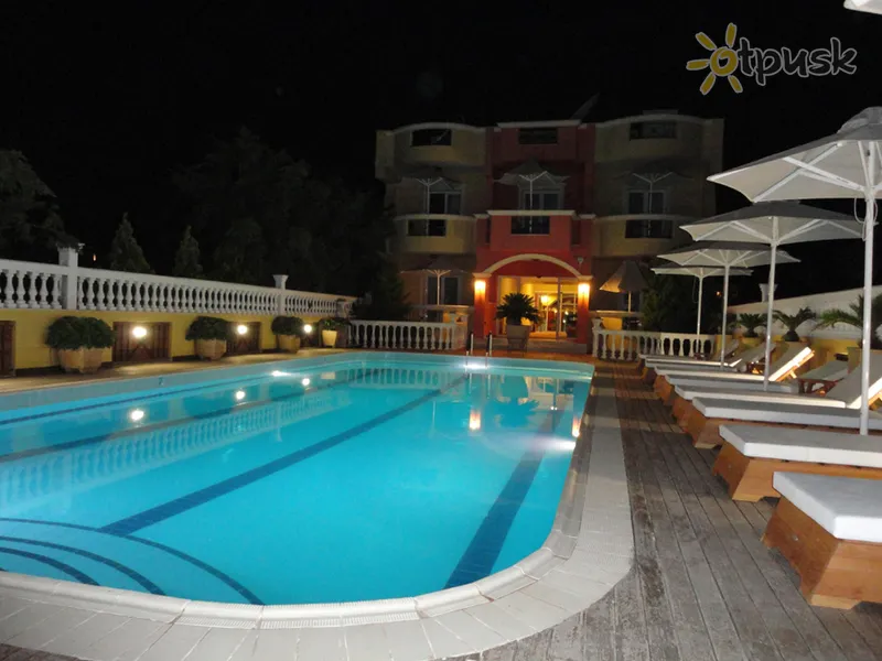 Фото отеля Cristina Maris Hotel 3* Loutraki Graikija išorė ir baseinai