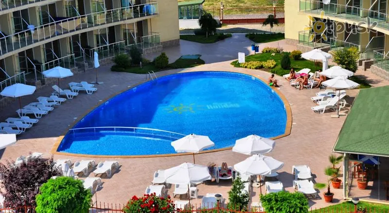 Фото отеля Sunny Holiday Apartments 3* Saulainā pludmale Bulgārija ārpuse un baseini