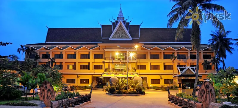 Фото отеля Angkor Hotel 4* Siem Rypas Kambodža išorė ir baseinai